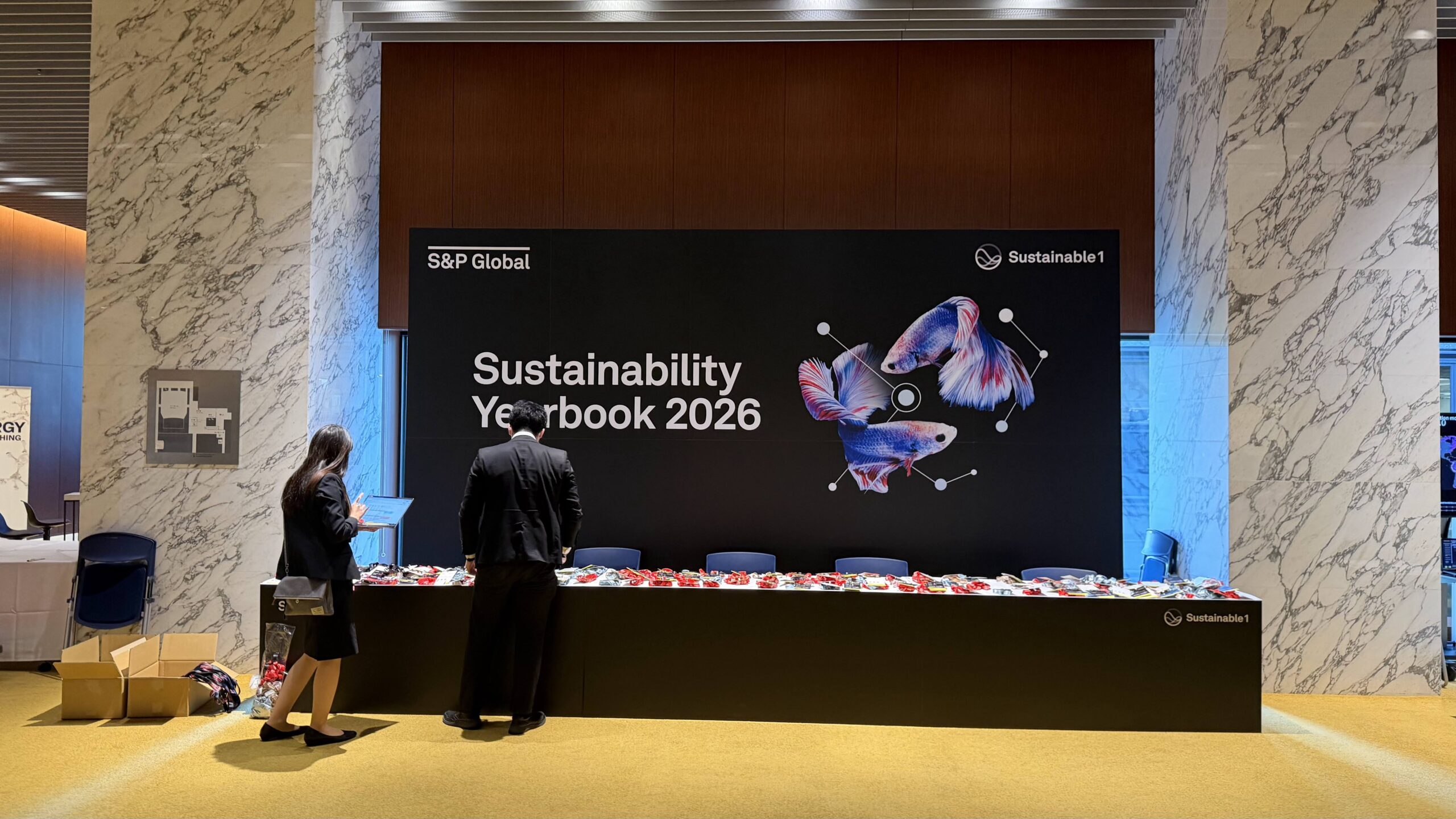 自立バックパネルW5000 H3300、受付コの字パネル W6000 H700