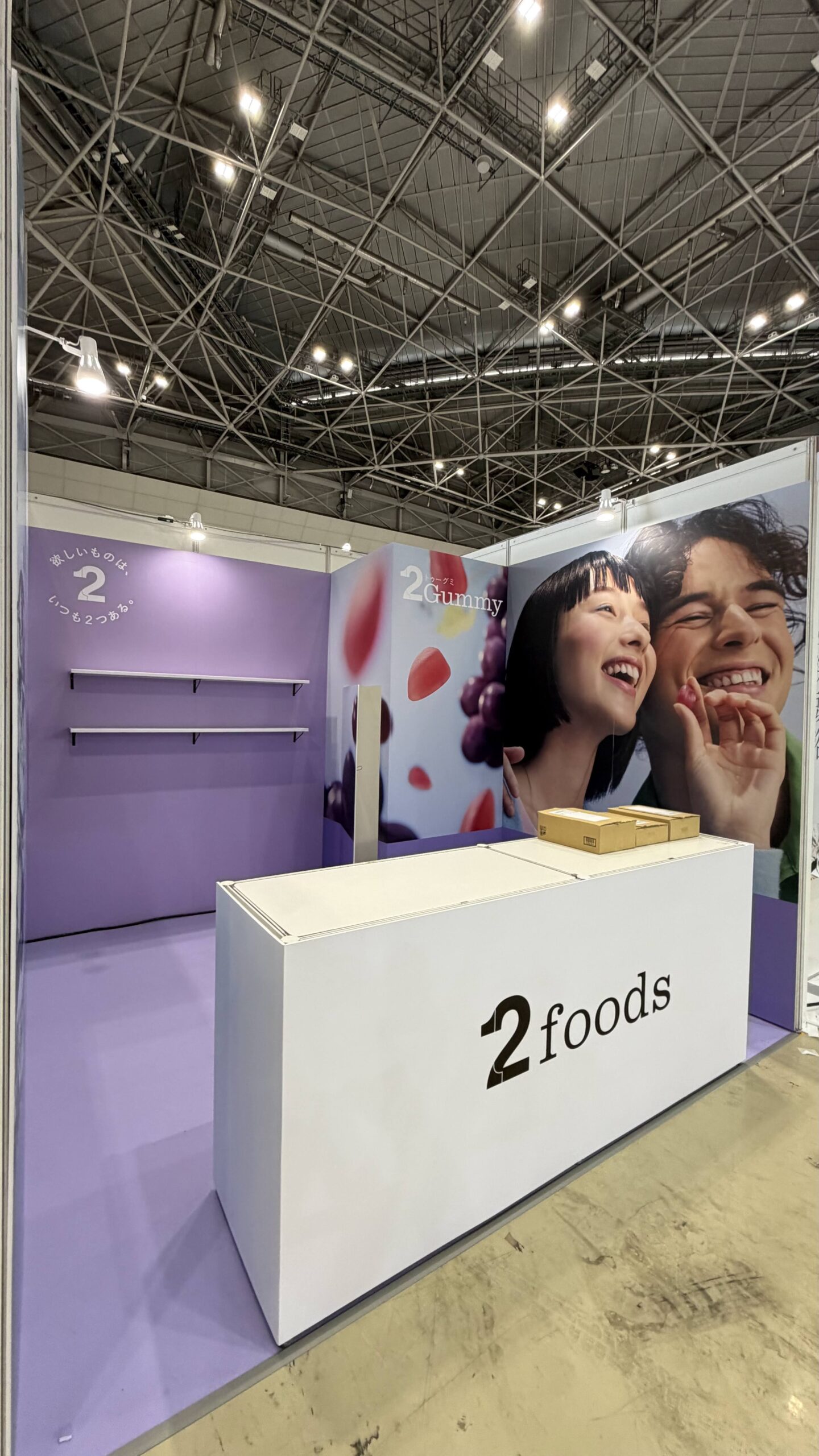 バックパネルW2000 H2700、造作棚、ストックルーム、展示台コの字パネル